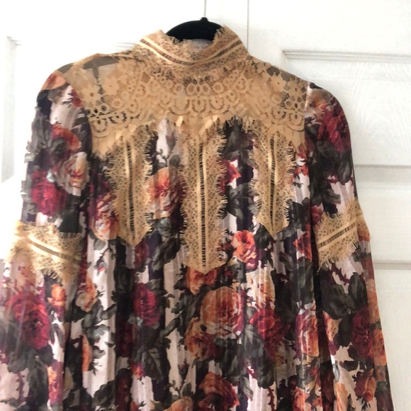 Anna Sui Resort 2018 High Neck Lace Floral Dress - Picture 3 of 9